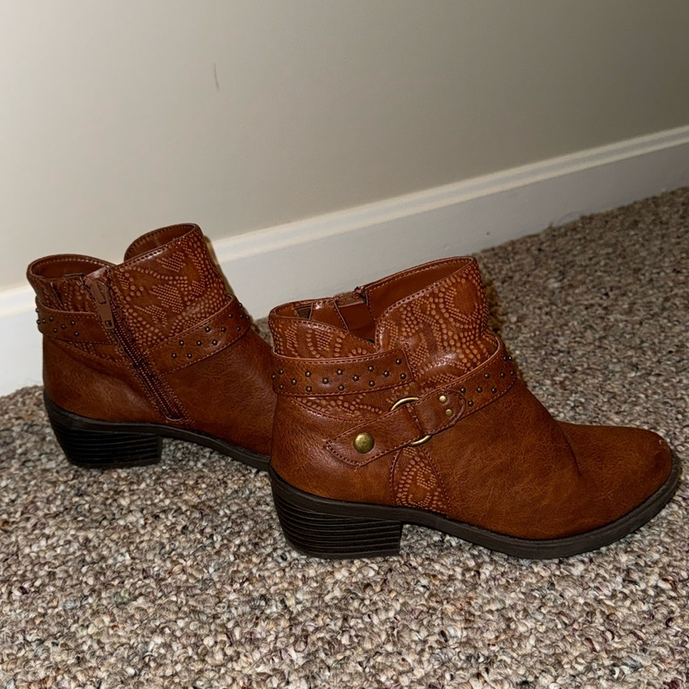 LIKE NEW! Easy Street booties